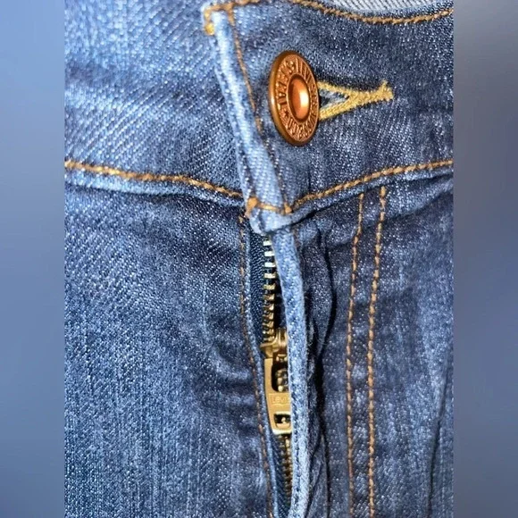 Brand: Levi’s, The Original Jean
Woman’s 515 Capri Jeans W/ Cropped Ankle - Picture 3 of 8